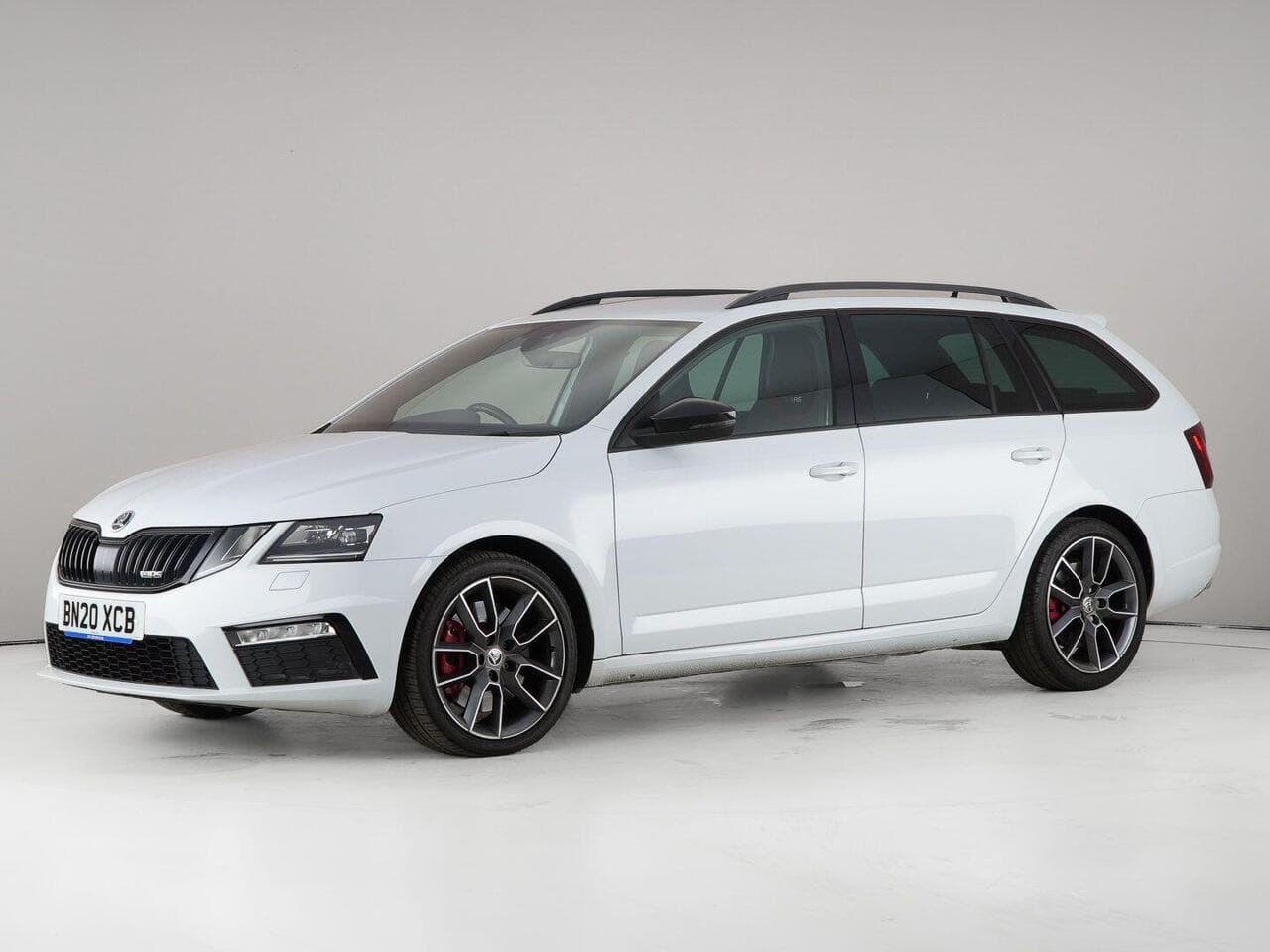 Skoda Octavia thumbnail Front Left