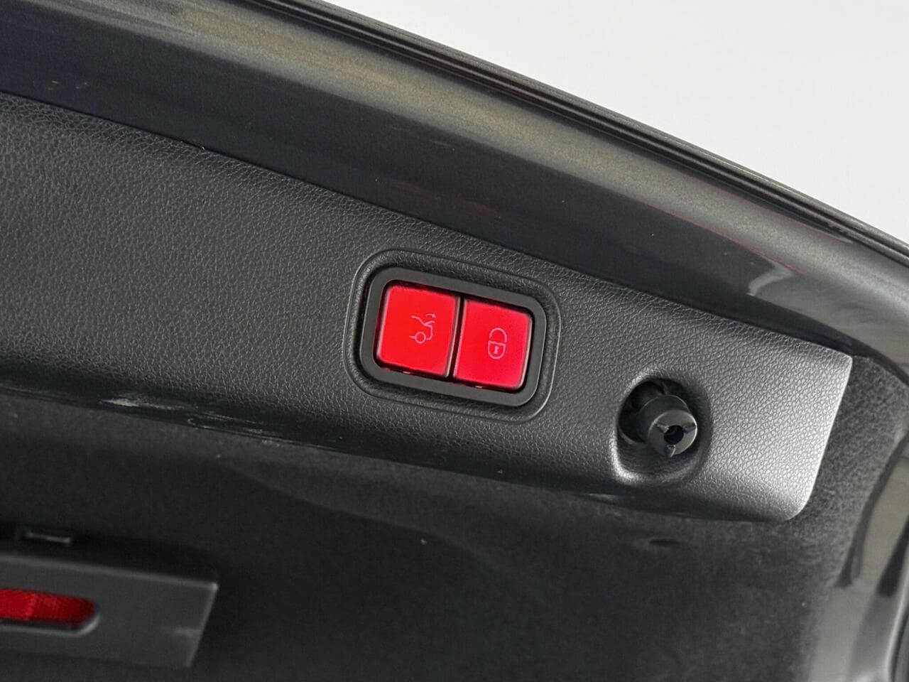 Mercedes-Benz E Class thumbnail Misc Controls