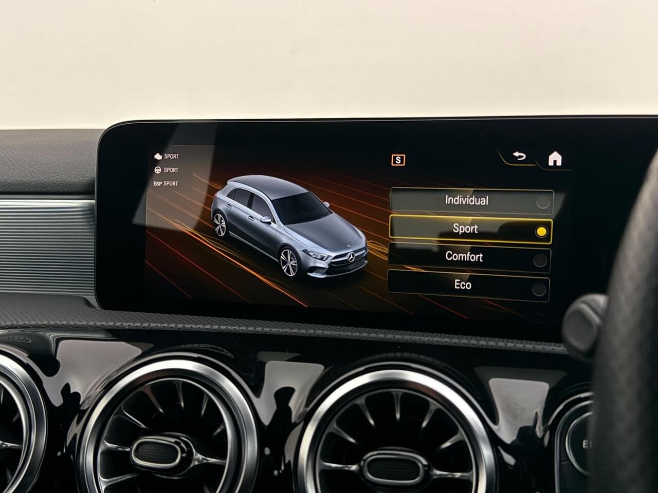 Mercedes-Benz A Class thumbnail Infotainment System