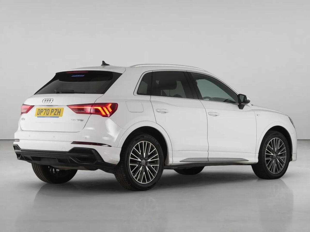 Audi Q3 thumbnail Rear Right