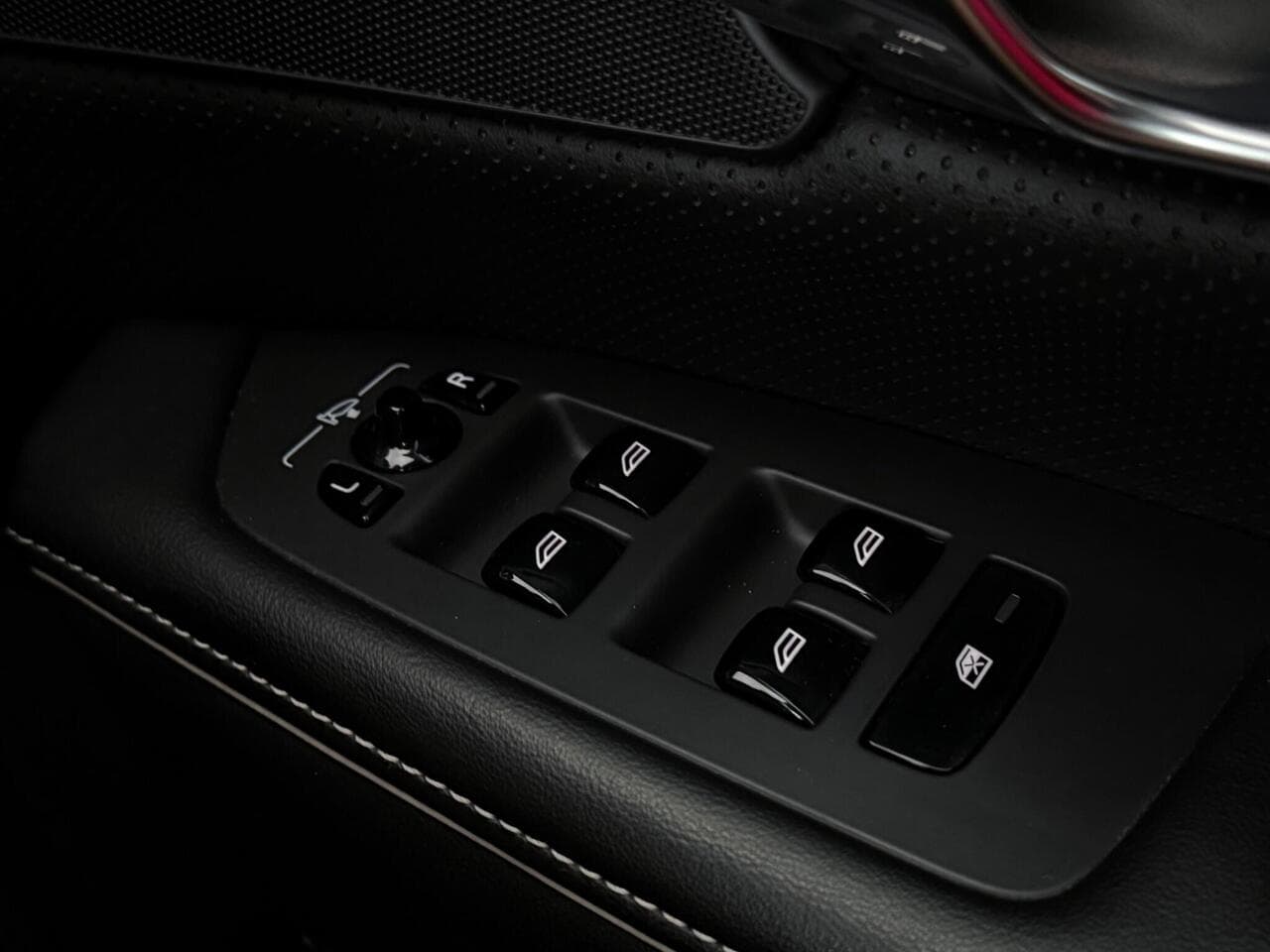 Volvo S90 thumbnail Misc Controls