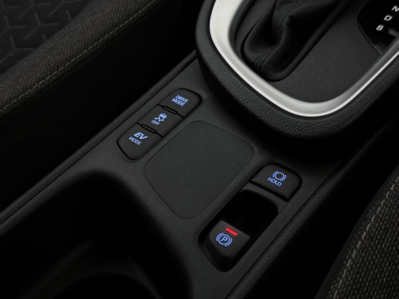 Toyota Yaris Cross thumbnail Misc Controls
