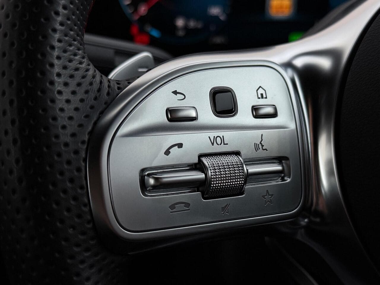 Mercedes-Benz CLA thumbnail Misc Controls