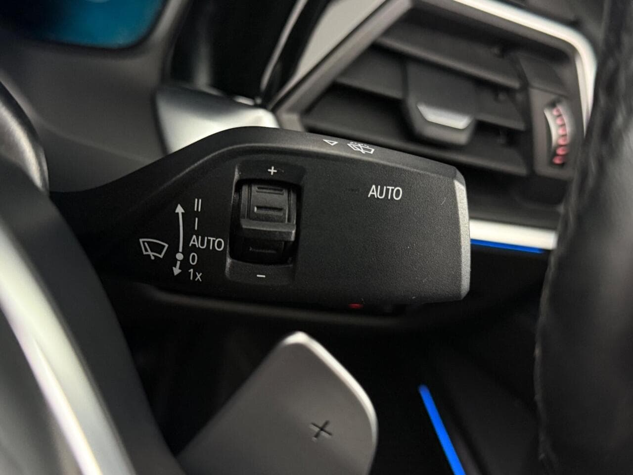 BMW 3 Series thumbnail Misc Controls