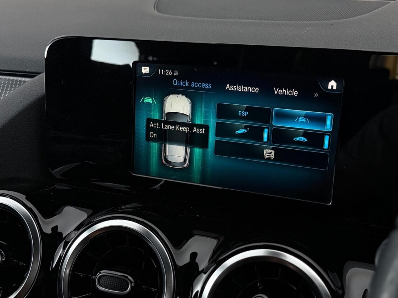 Mercedes-Benz GLA thumbnail Infotainment System