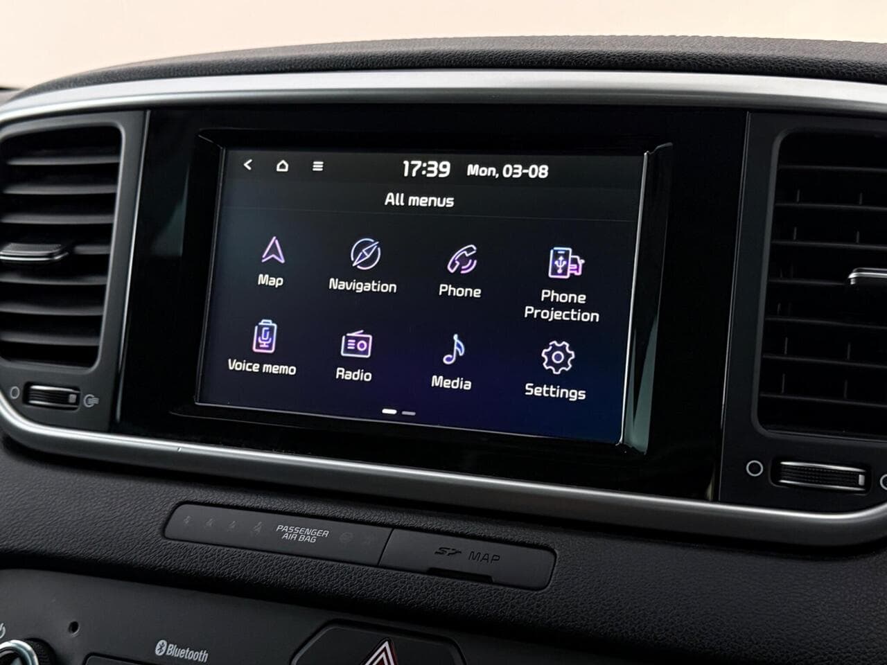 Kia Sportage thumbnail Infotainment System