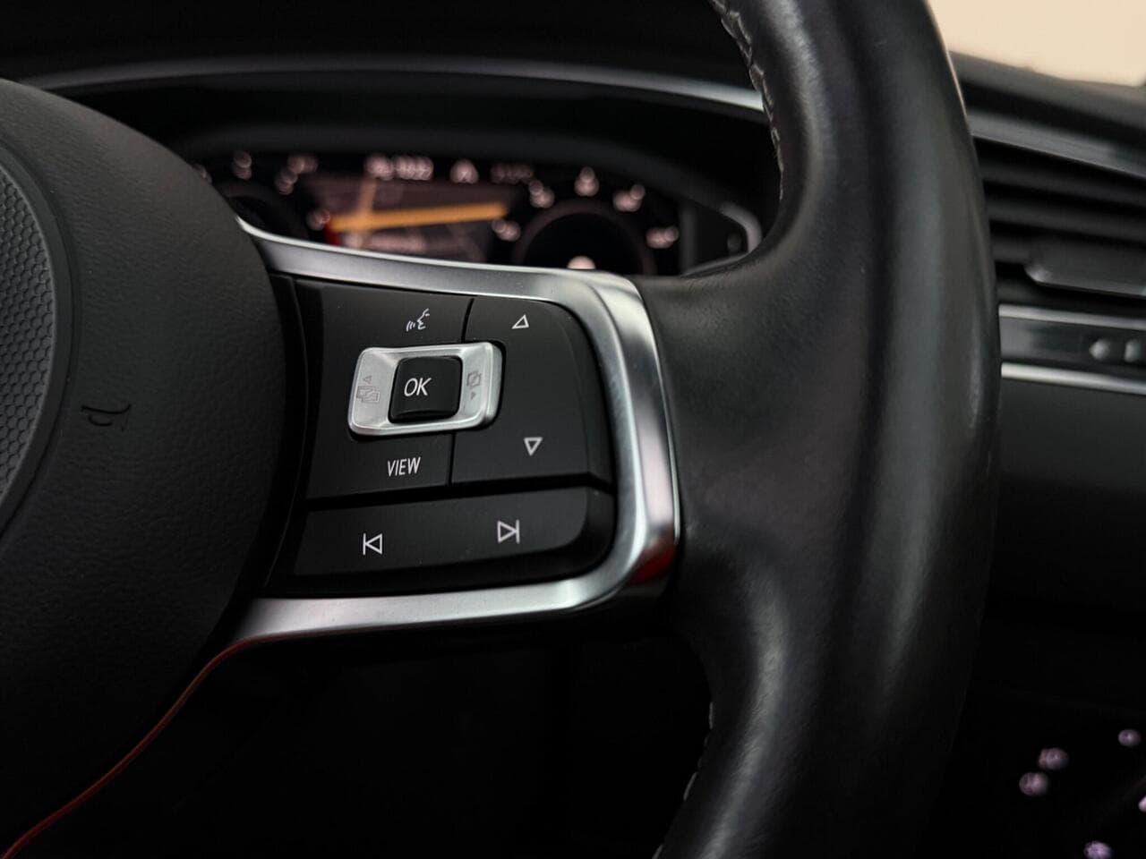 Volkswagen Tiguan Allspace thumbnail Misc Controls