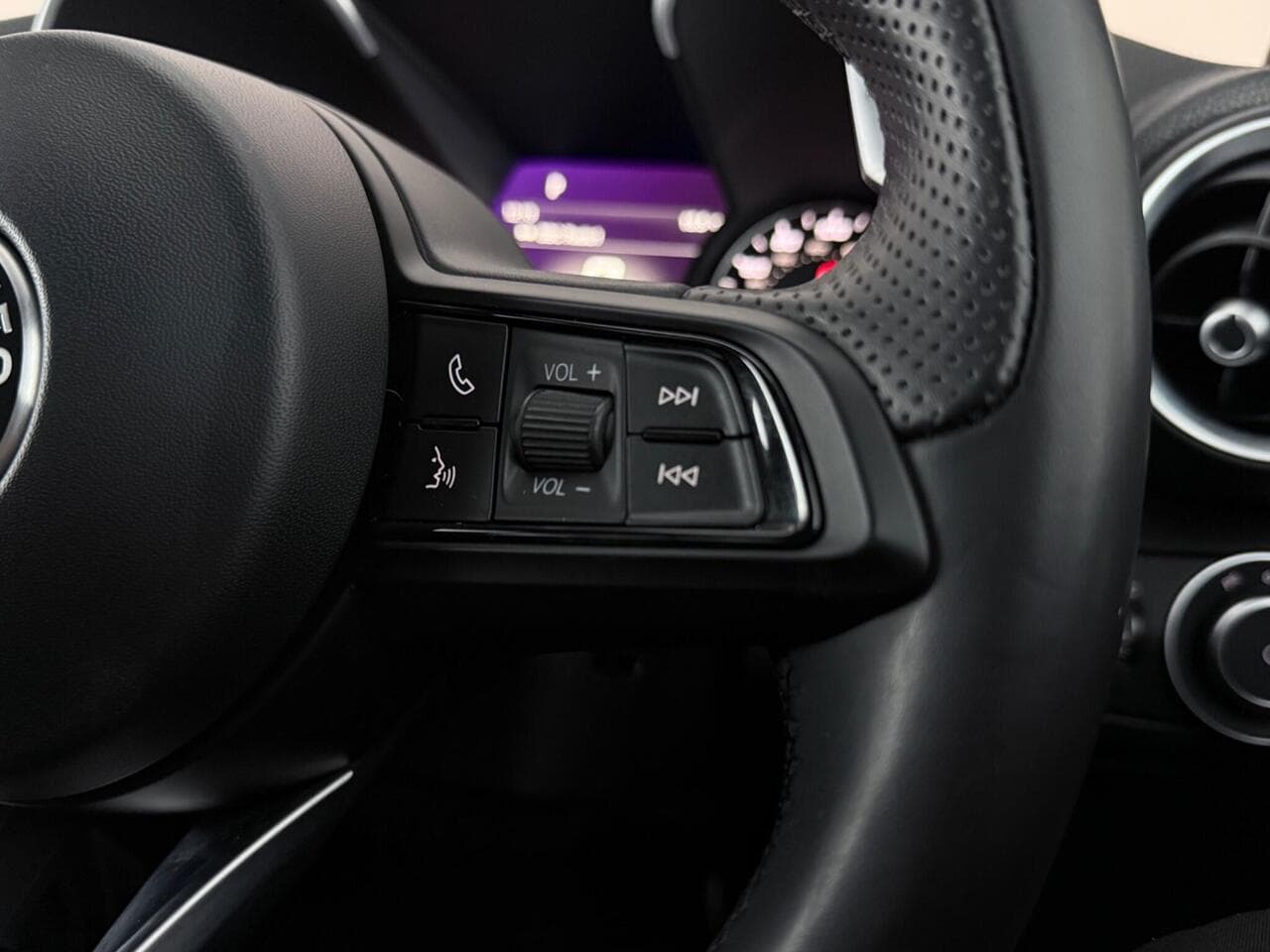 Alfa Romeo Giulia thumbnail Misc Controls