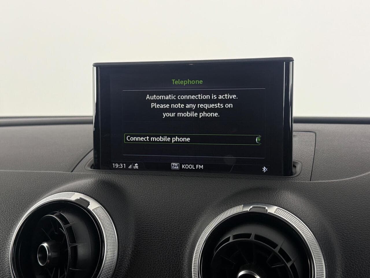 Audi A3 Cabriolet thumbnail Infotainment System