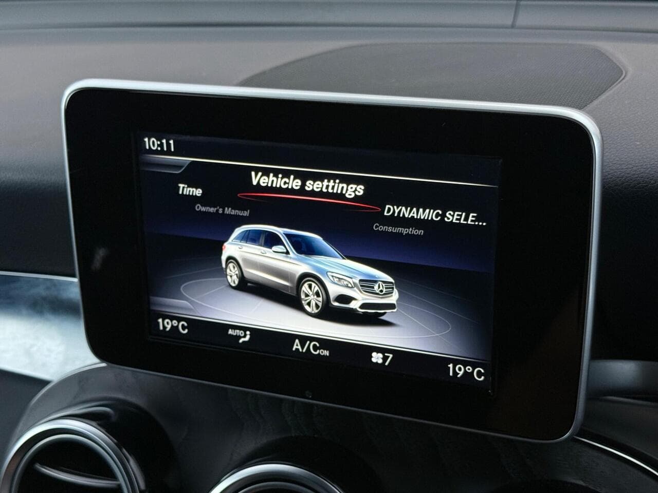 Mercedes-Benz GLC thumbnail Infotainment System