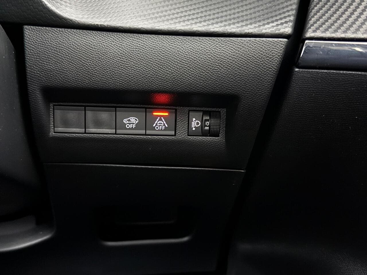 Peugeot 2008 thumbnail Misc Controls