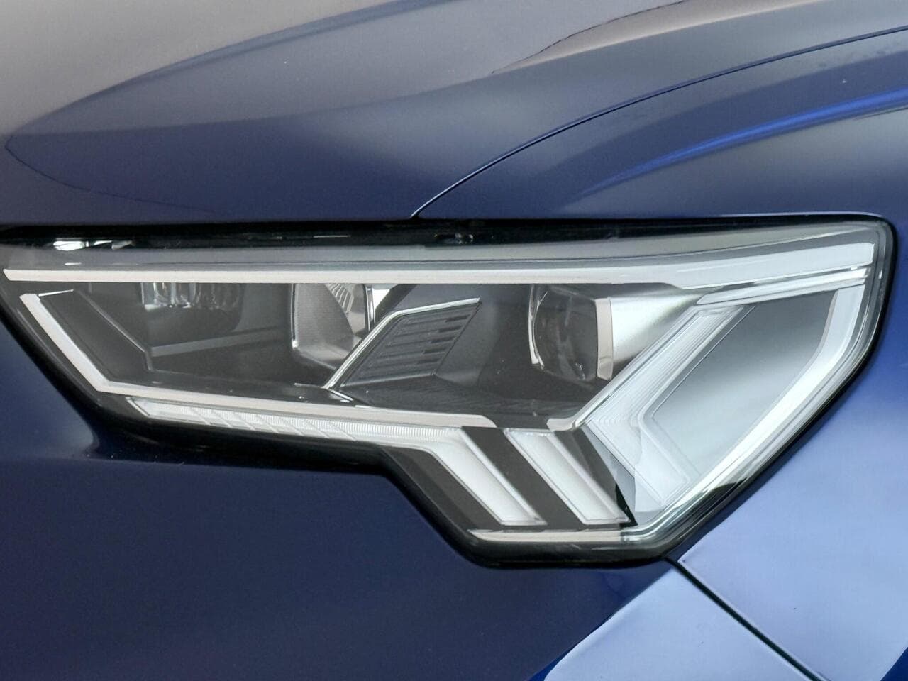 Audi Q3 thumbnail Lights Front