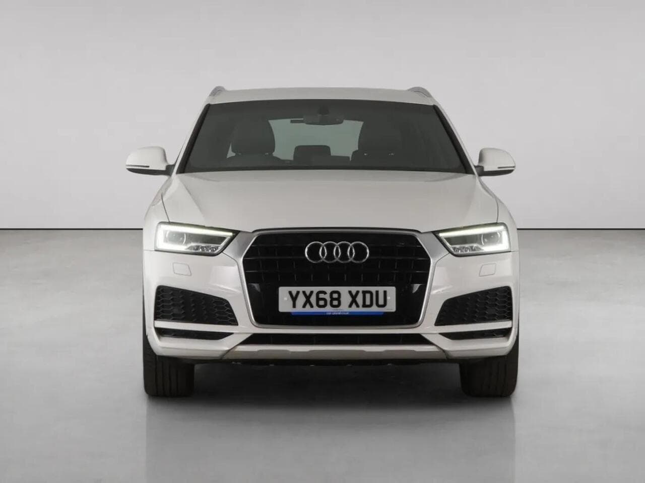 Audi Q3 thumbnail Front
