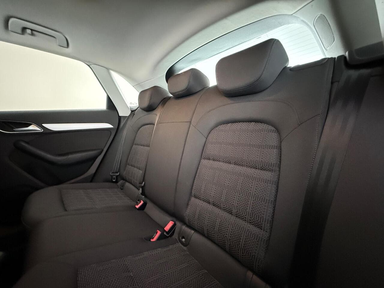 Audi Q3 thumbnail Seats Rear