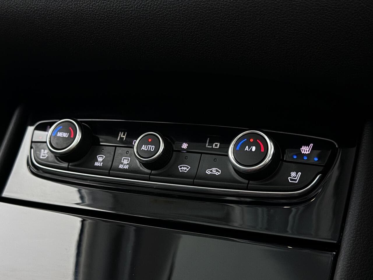 Vauxhall Grandland X thumbnail Misc Controls