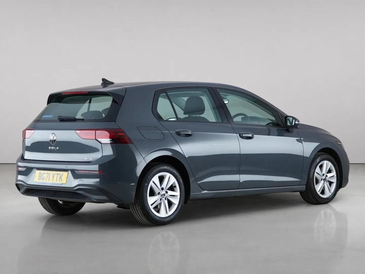 Volkswagen Golf thumbnail Rear Right