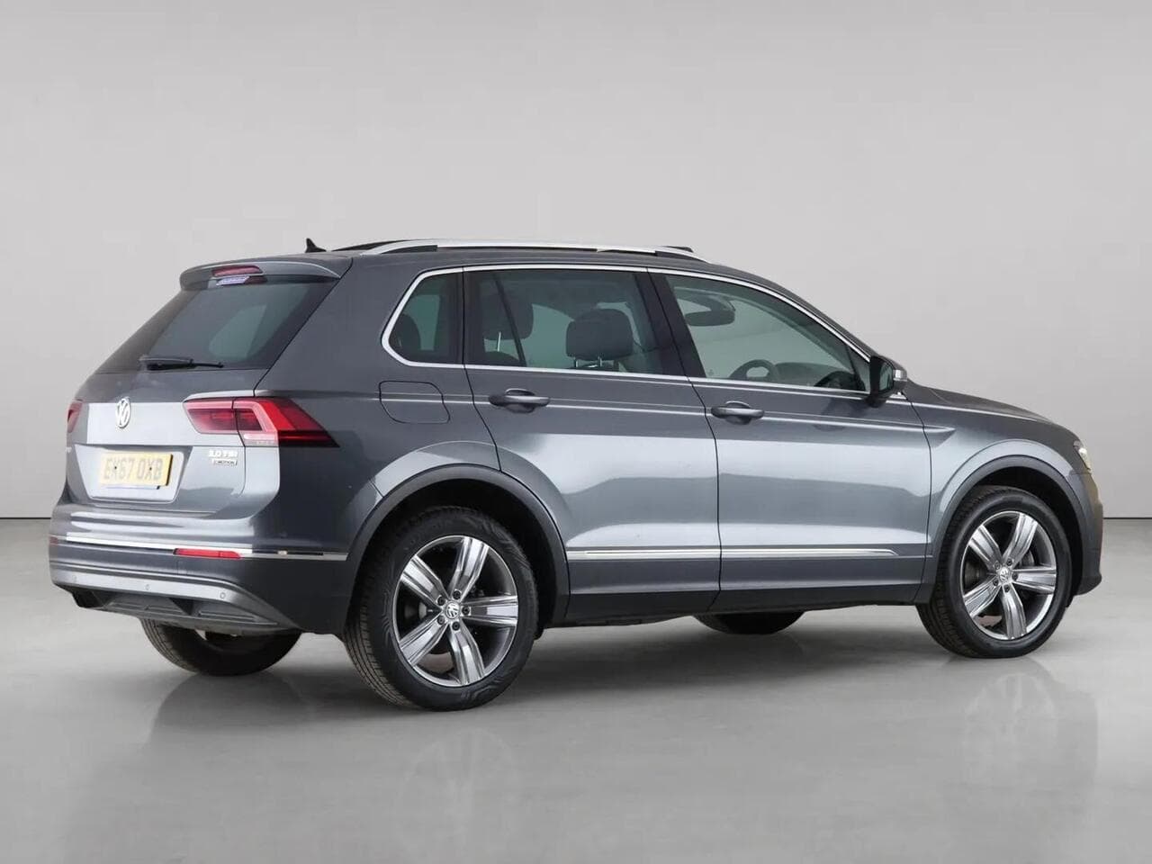 Volkswagen Tiguan thumbnail Rear Right