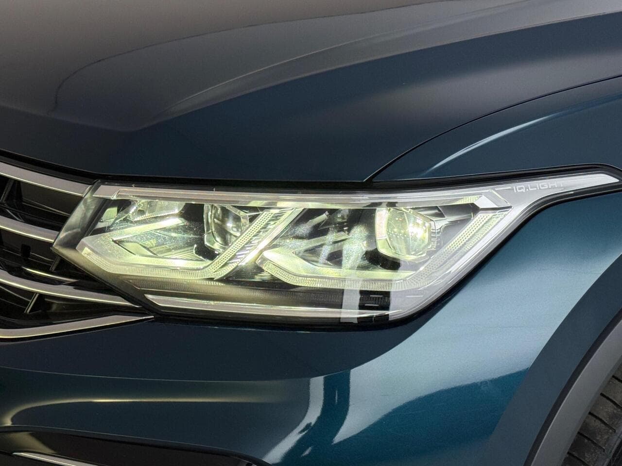 Volkswagen Tiguan thumbnail Lights Front