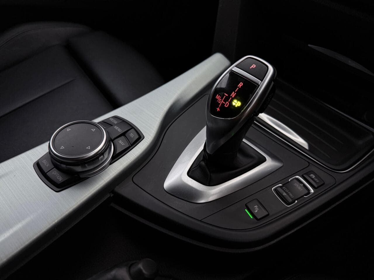 BMW 3 Series thumbnail Interior Front