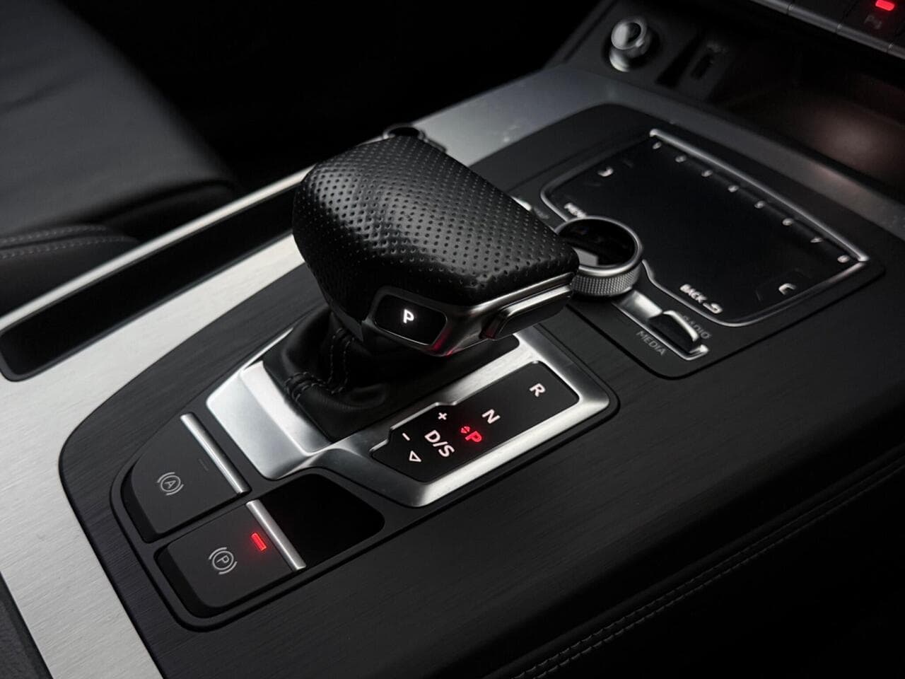 Audi Q5 thumbnail Misc Controls