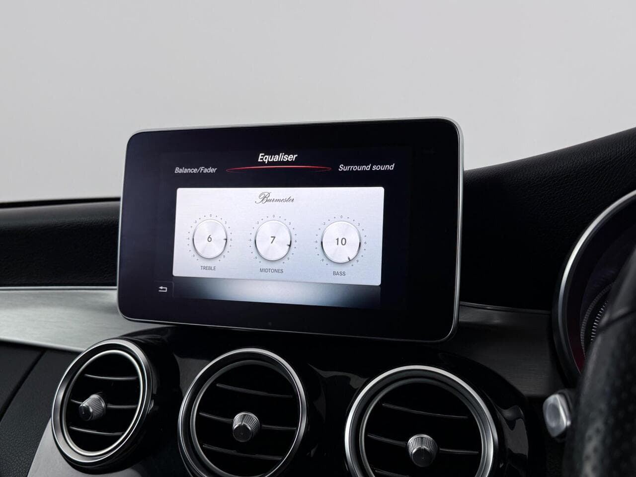 Mercedes-Benz C Class thumbnail Infotainment System