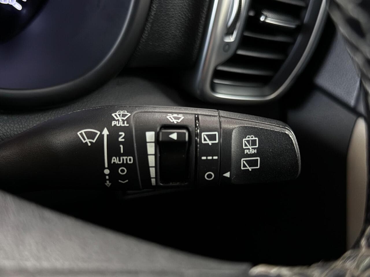 Kia Sportage thumbnail Misc Controls