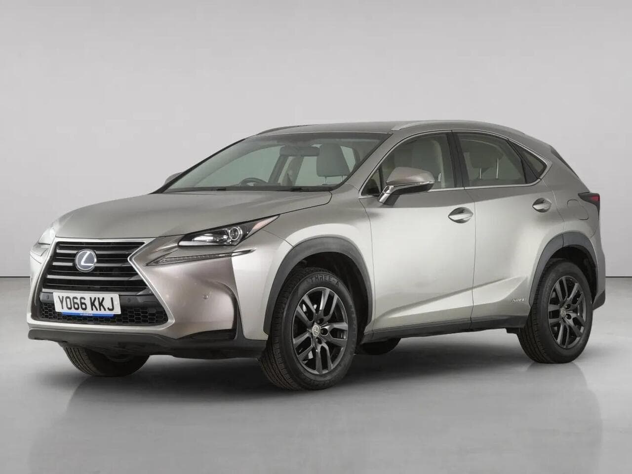 Lexus NX thumbnail Front Left