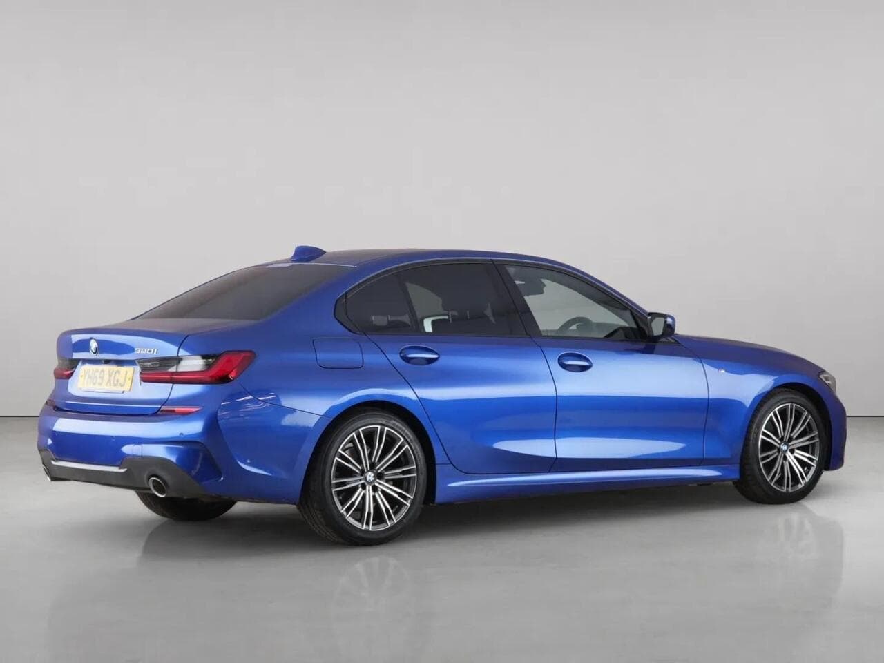 BMW 3 Series thumbnail Rear Right