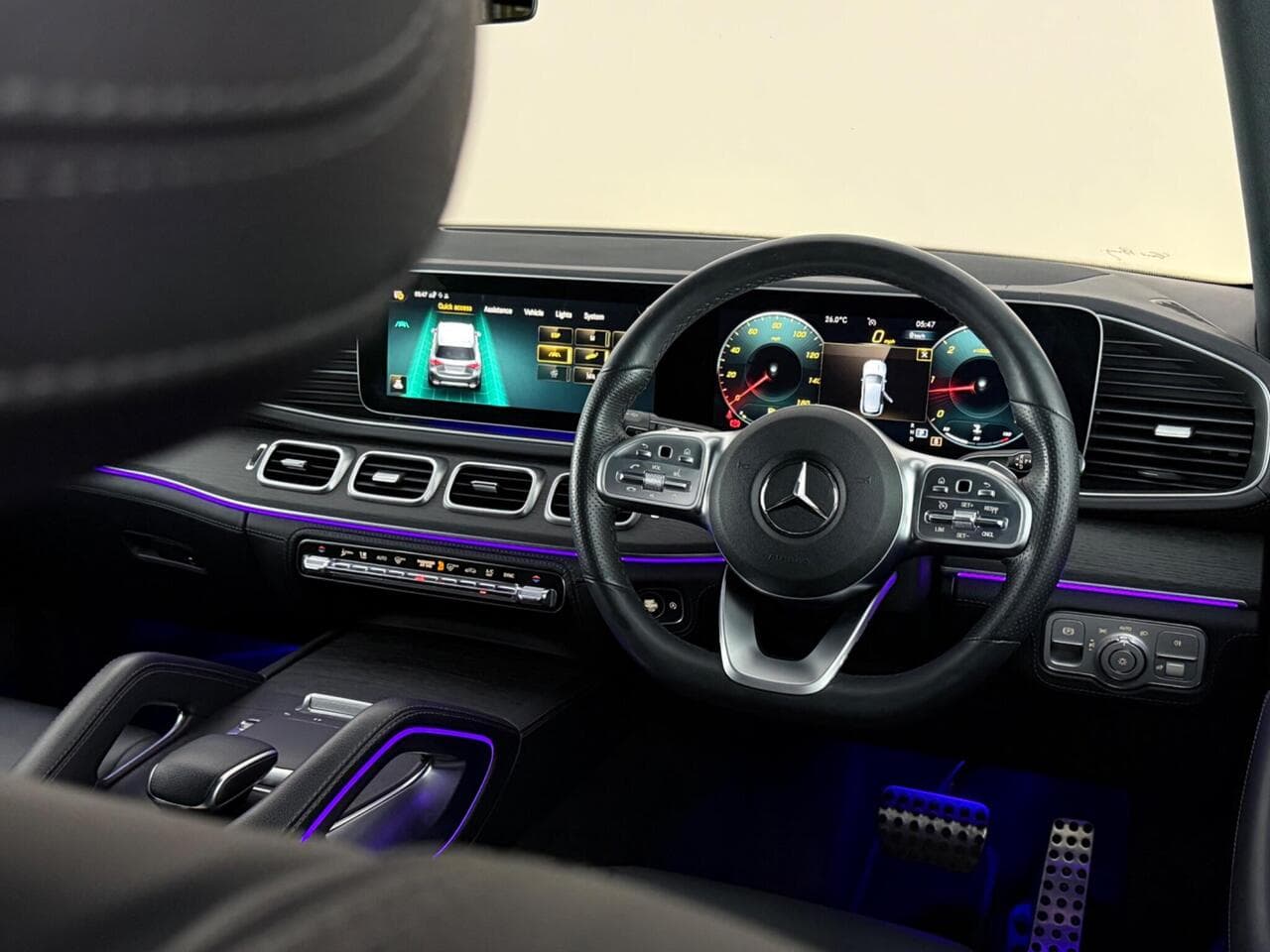 Mercedes-Benz GLE thumbnail Interior Front