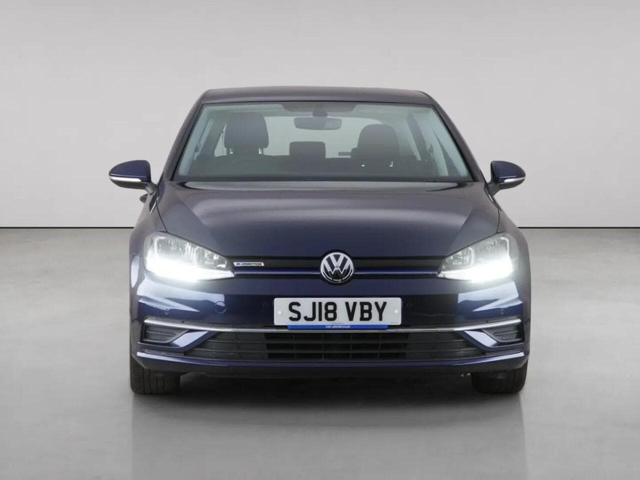 Volkswagen Golf thumbnail Front