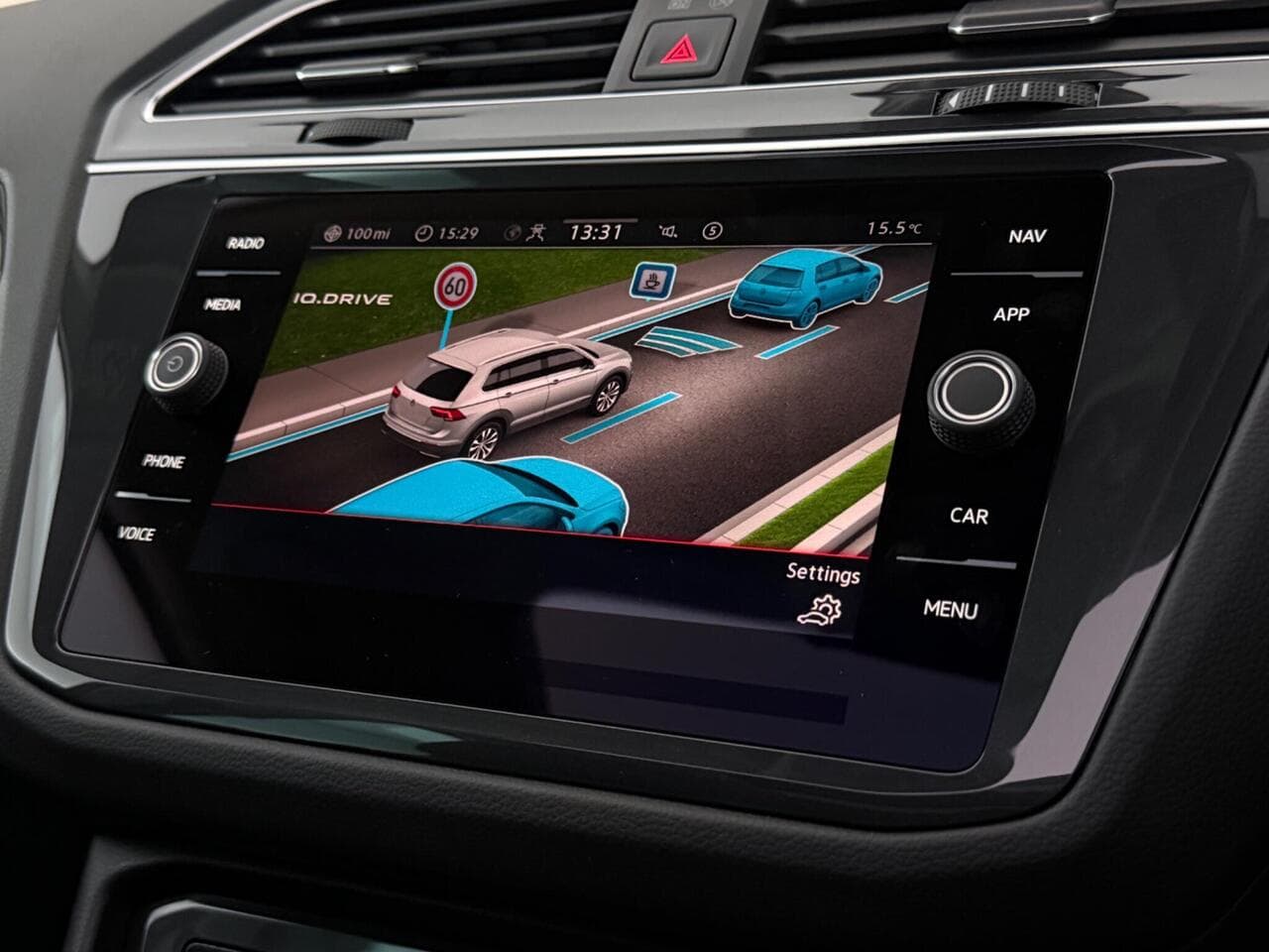 Volkswagen Tiguan thumbnail Infotainment System