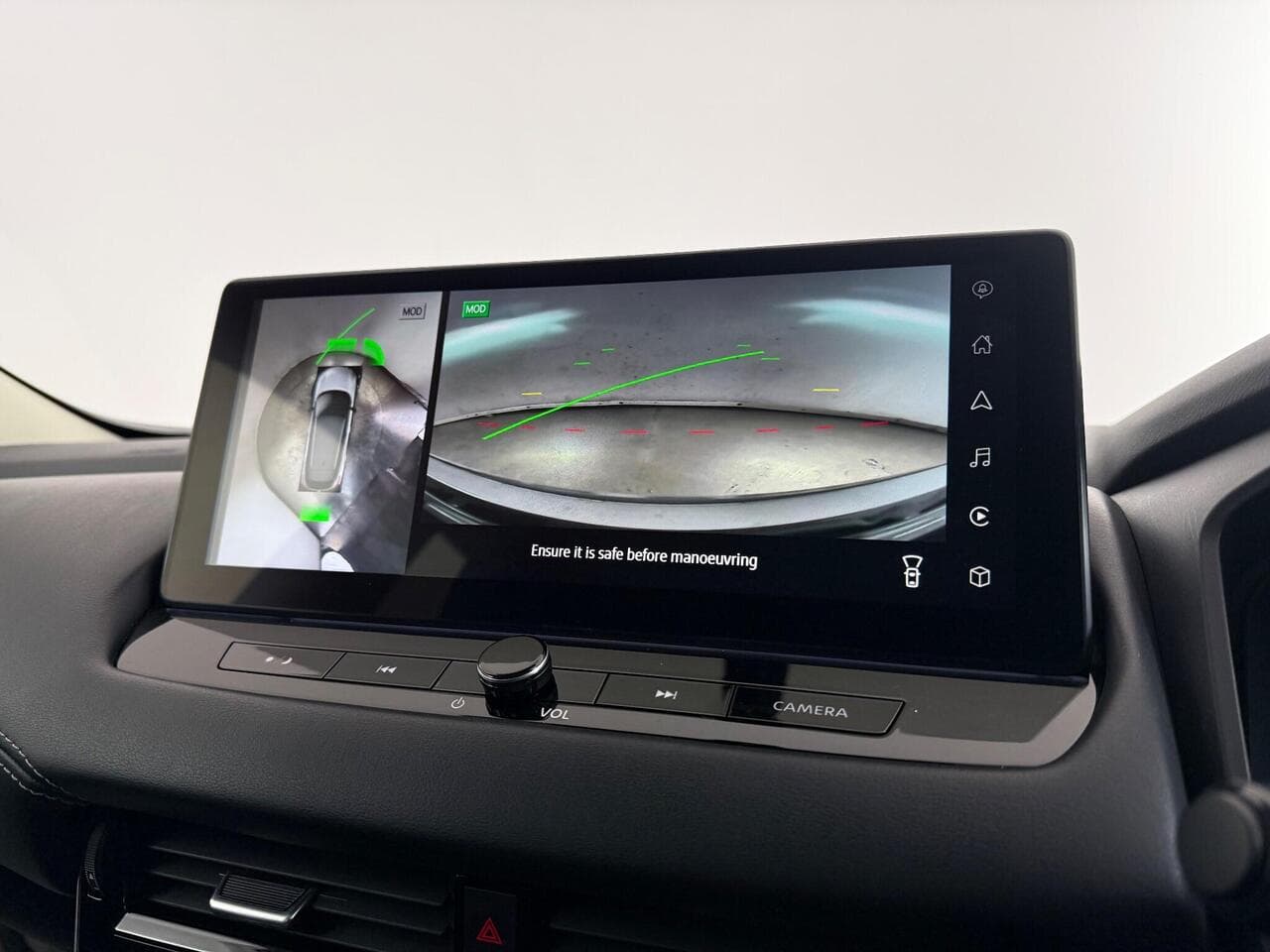 Nissan Qashqai thumbnail Infotainment System