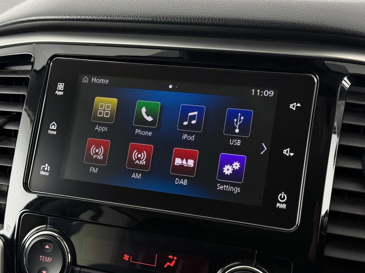 Mitsubishi L200 thumbnail Infotainment System