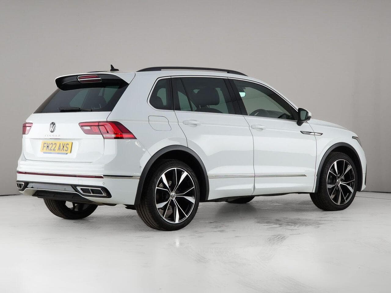 Volkswagen Tiguan thumbnail Side Right