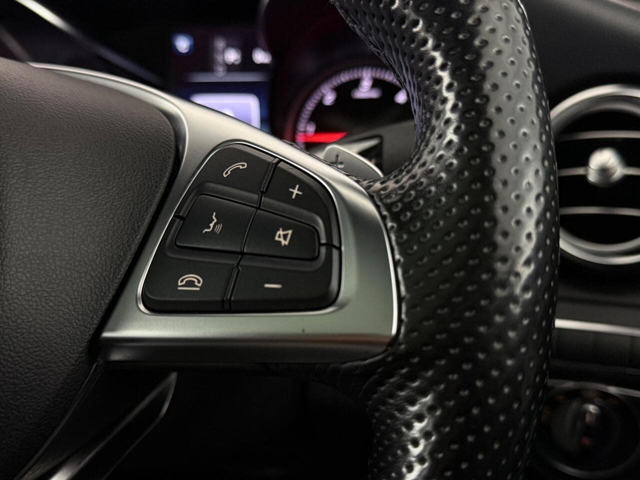 Mercedes-Benz GLC thumbnail Misc Controls