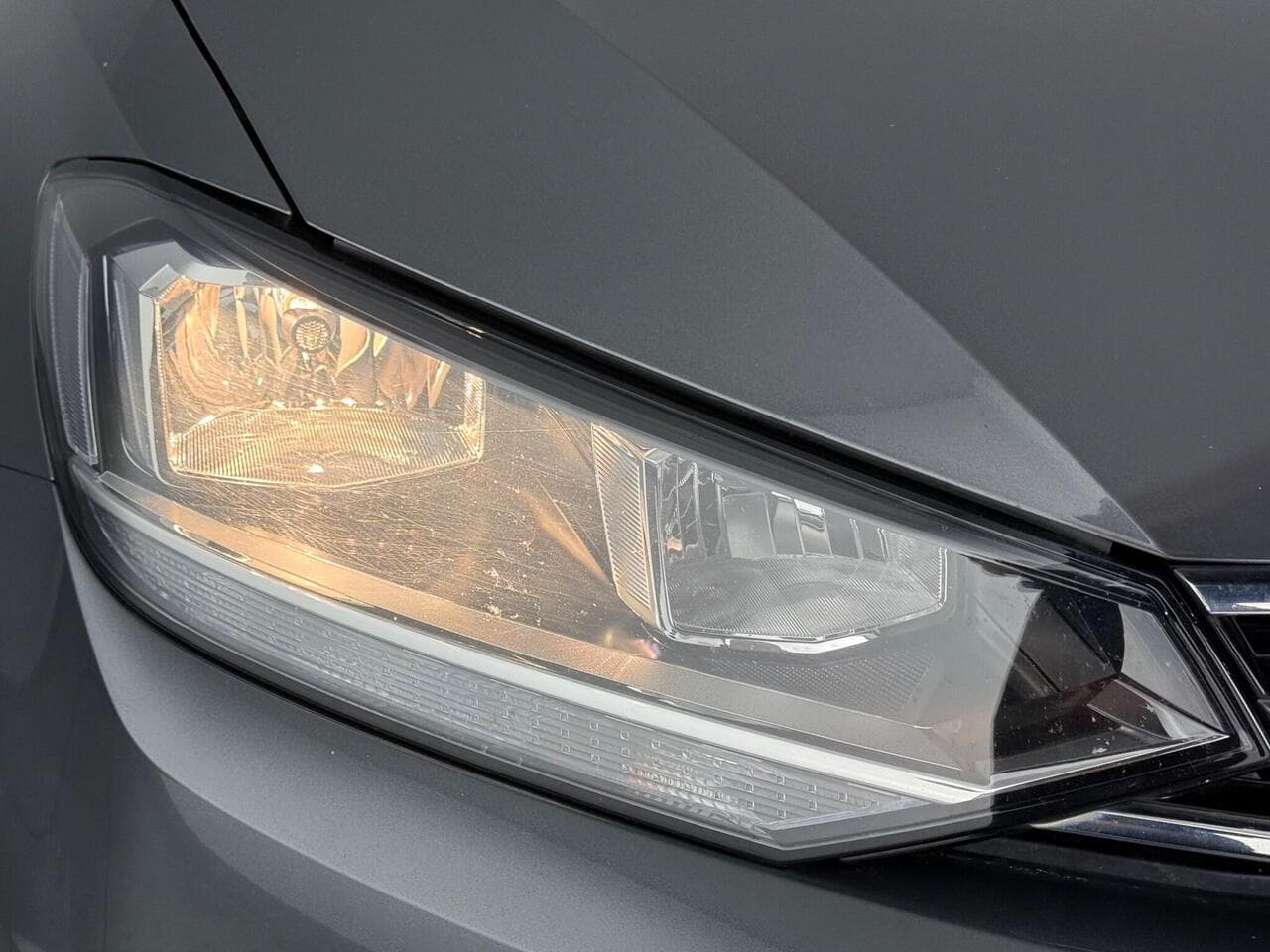 Volkswagen Touran thumbnail Lights Front