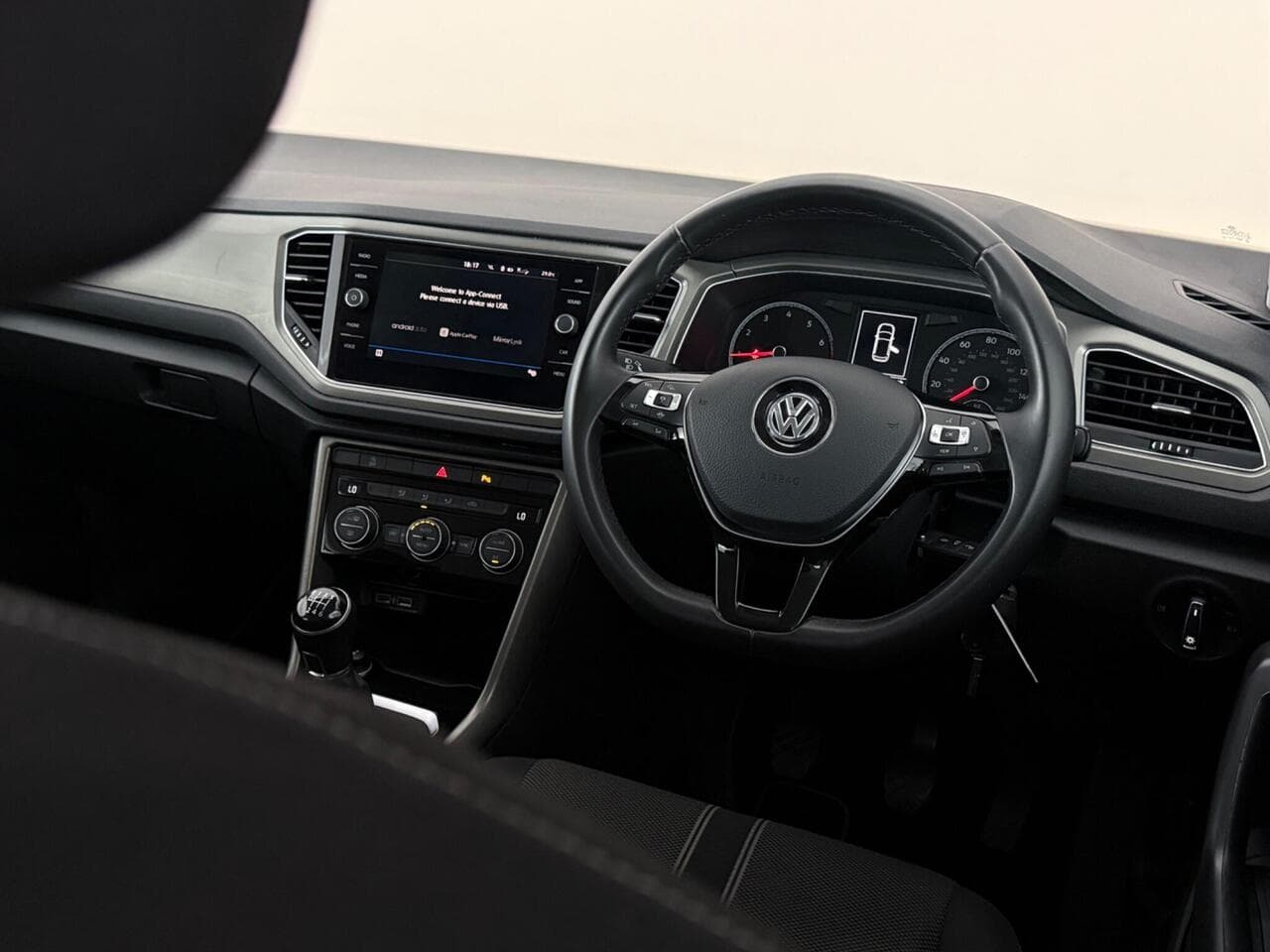 Volkswagen T-Roc thumbnail Interior Front