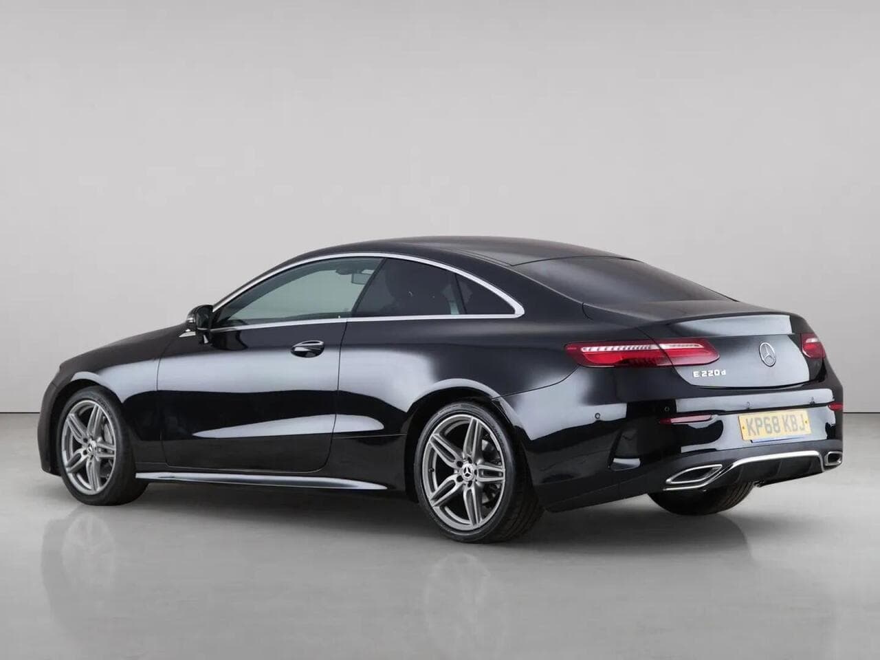 Mercedes-Benz E Class thumbnail Rear Left