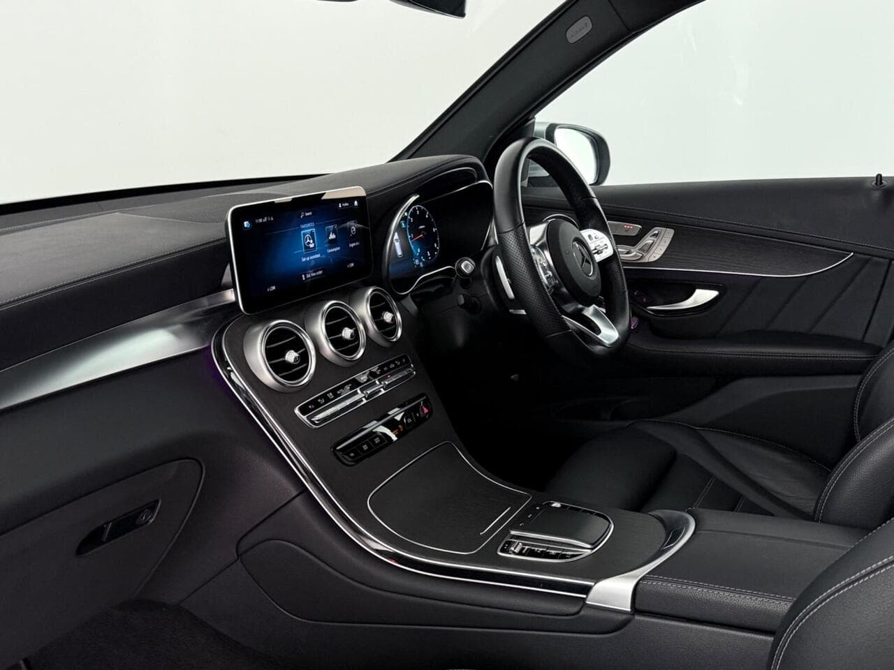 Mercedes-Benz GLC thumbnail Interior Front