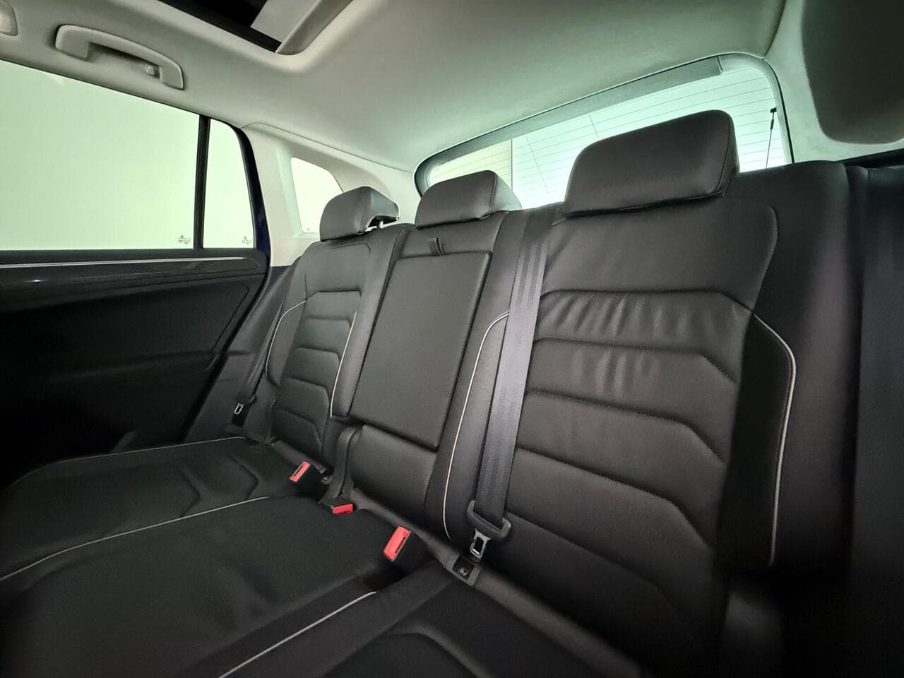 Volkswagen Tiguan thumbnail Seats Rear