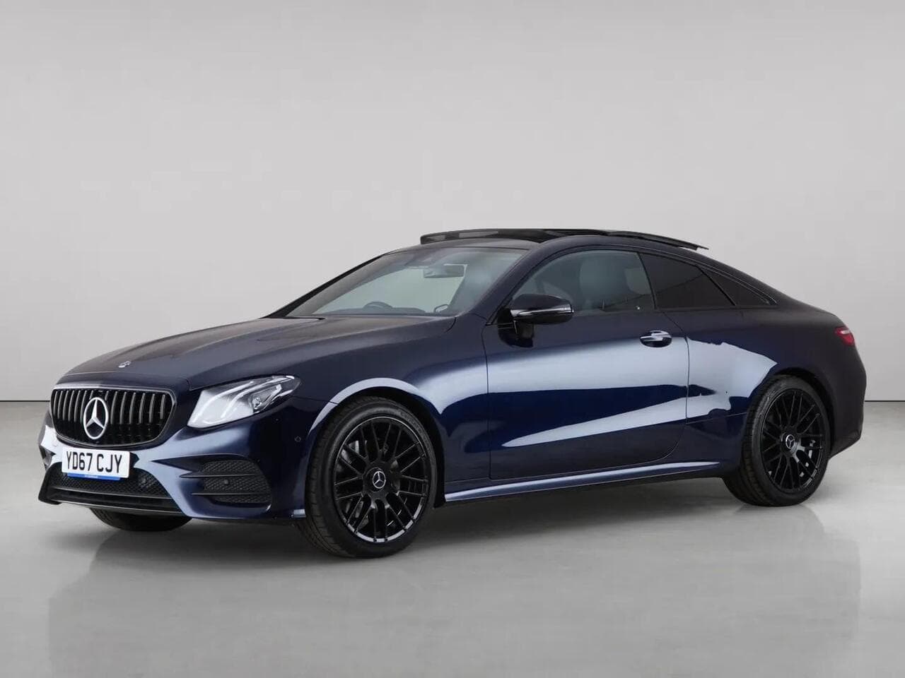 Mercedes-Benz E Class thumbnail Front Left