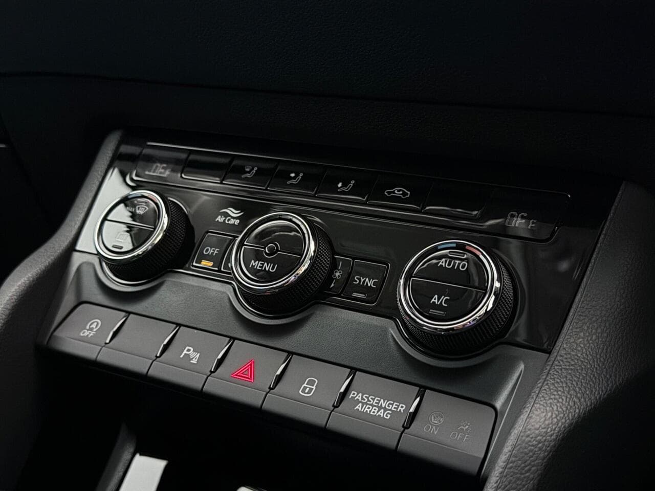 Skoda Karoq thumbnail Misc Controls