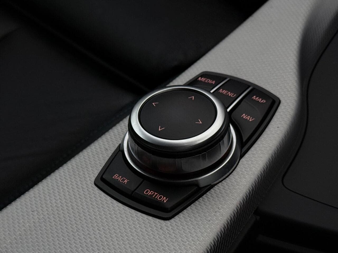 BMW 3 Series Gran Turismo thumbnail Misc Controls