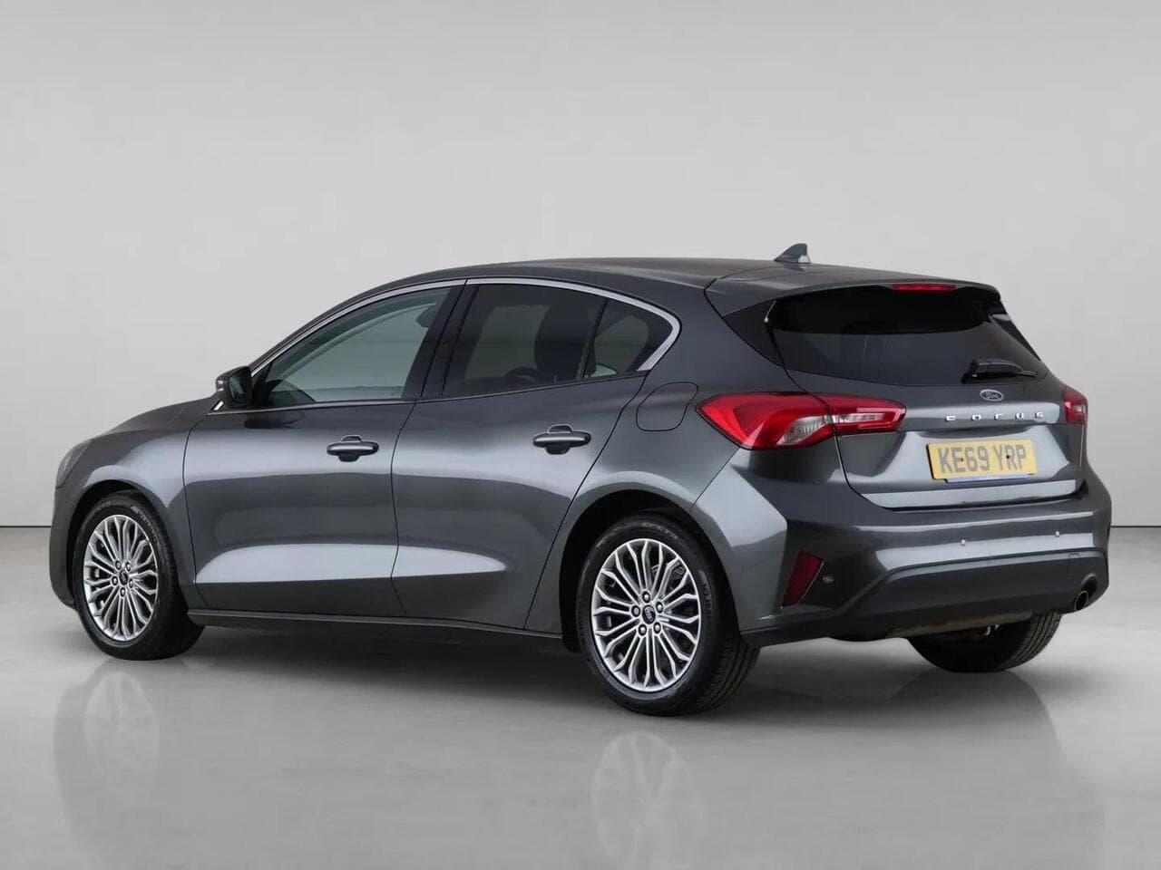 Ford Focus thumbnail Rear Left