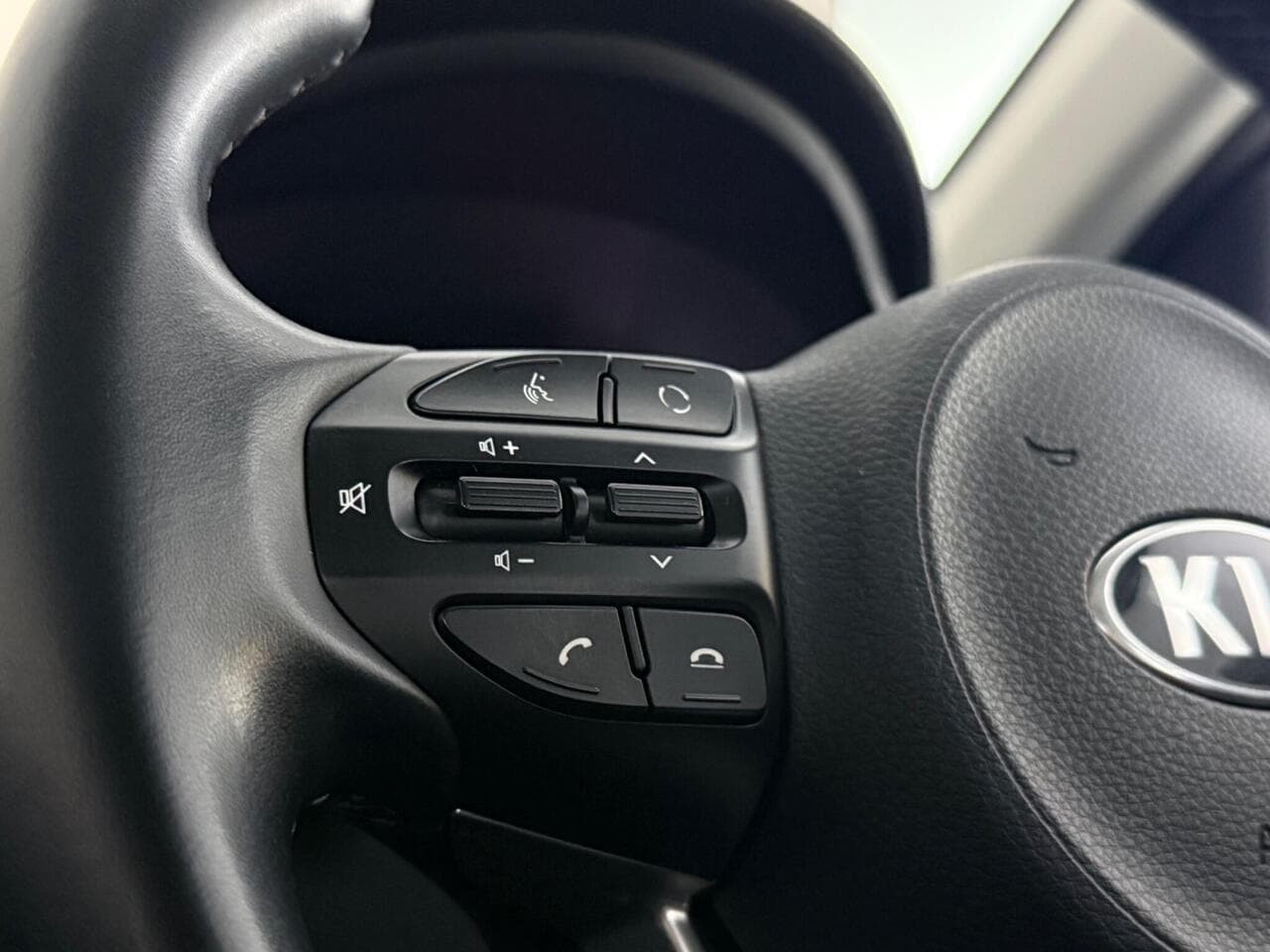 Kia Rio thumbnail Misc Controls