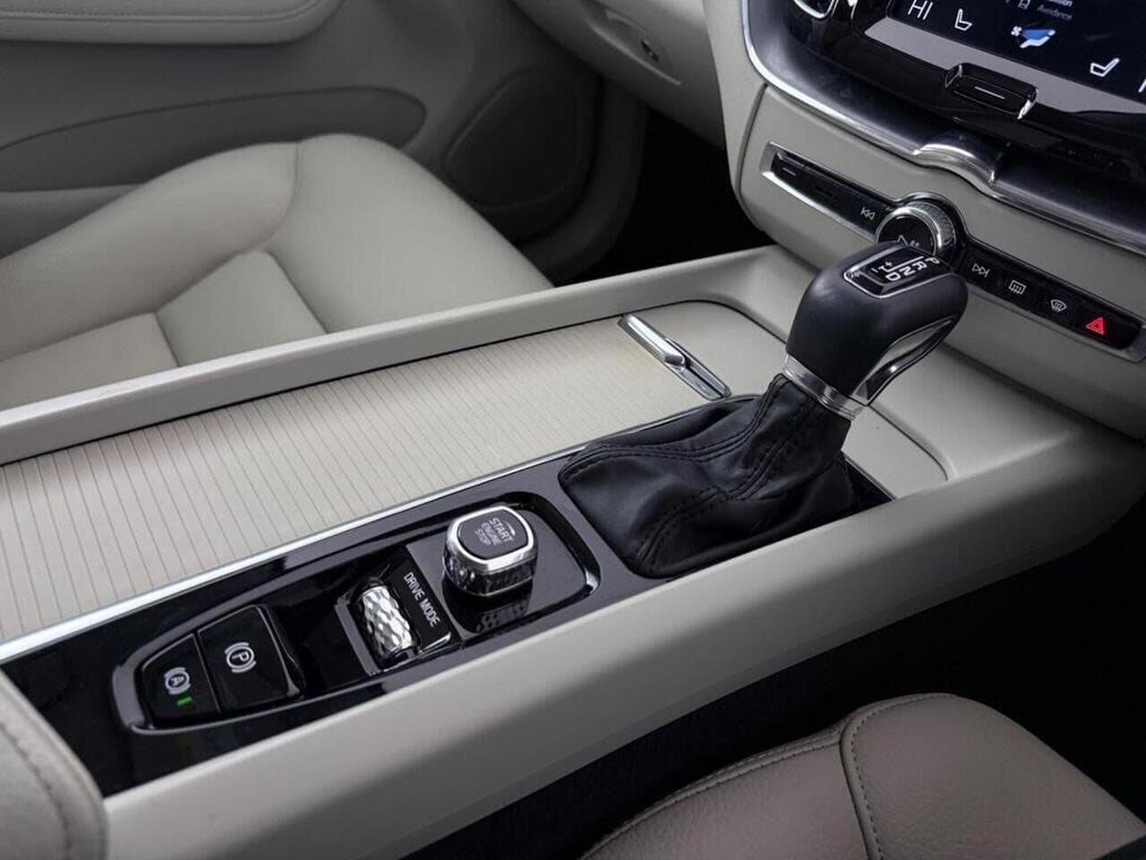 Volvo XC60 thumbnail Interior Front