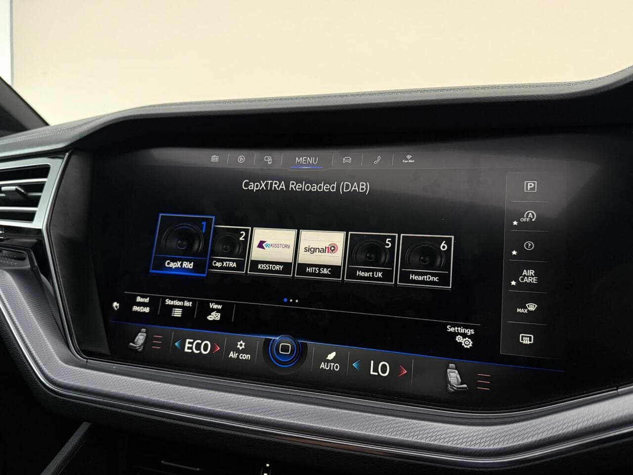 Volkswagen Touareg thumbnail Infotainment System