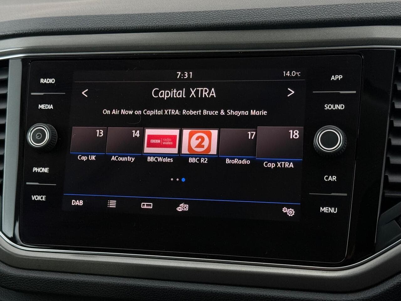 Volkswagen T-Roc thumbnail Infotainment System