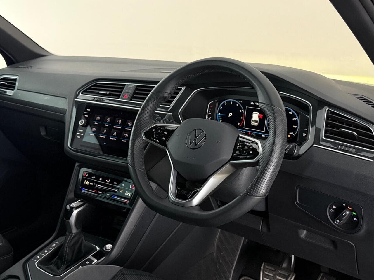 Volkswagen Tiguan thumbnail Interior Front