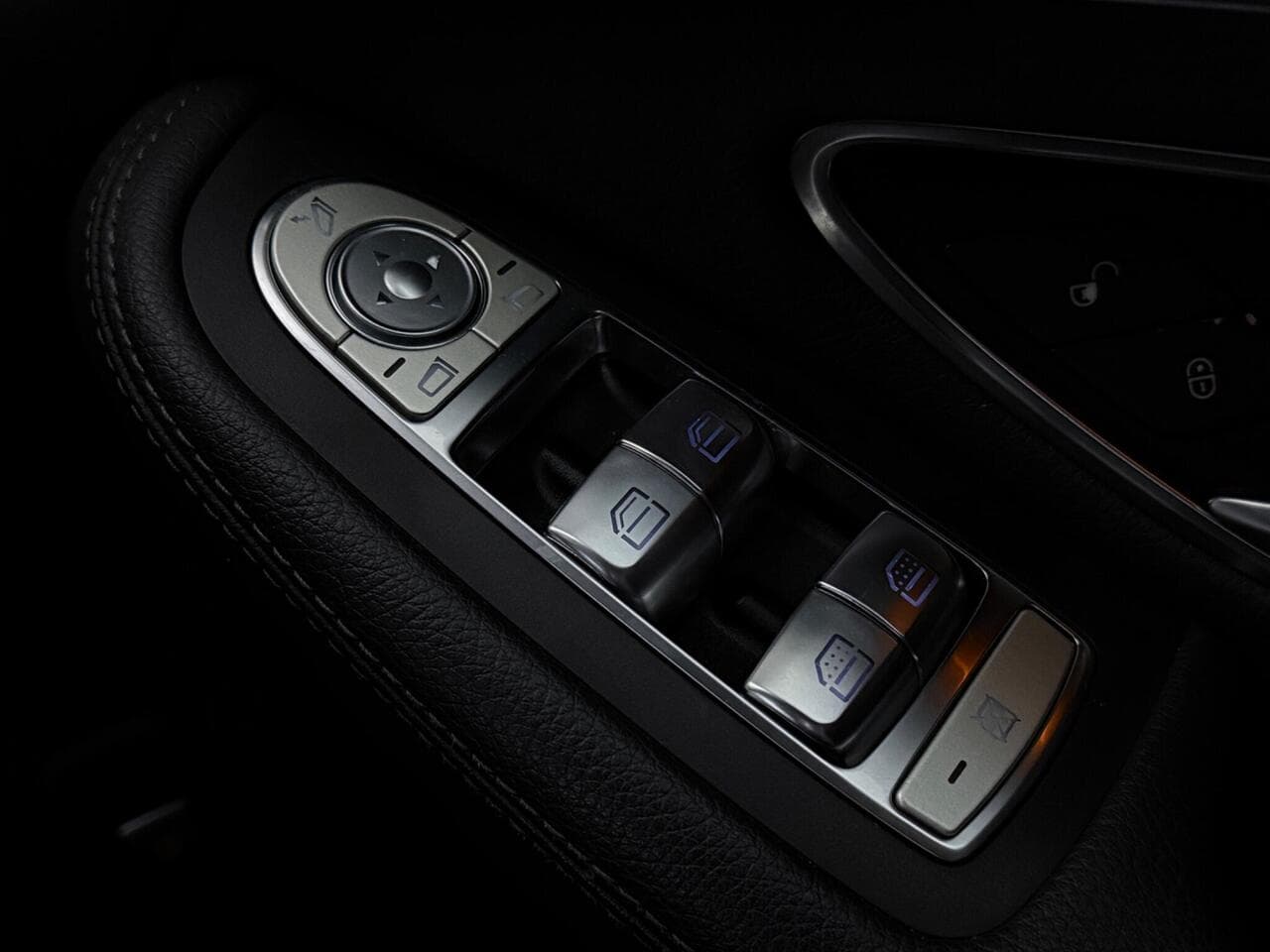 Mercedes-Benz GLC thumbnail Misc Controls